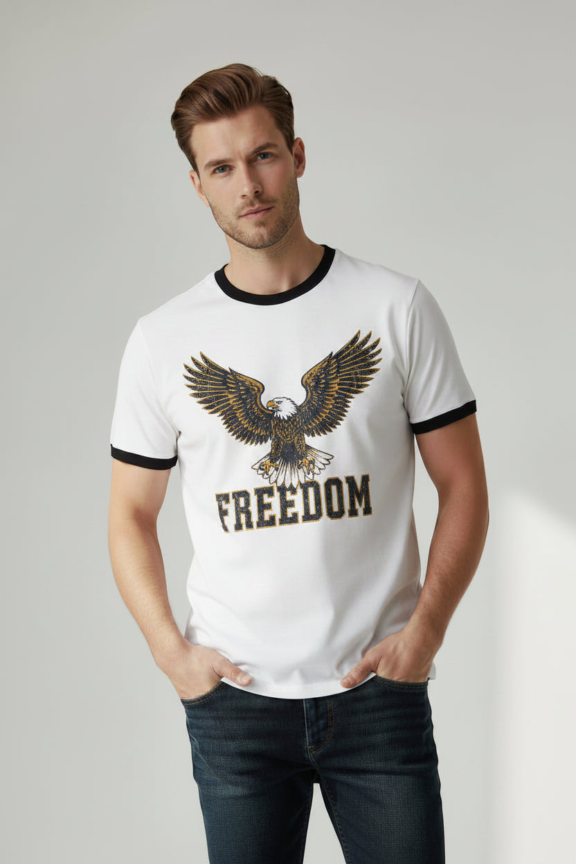 Tricou la baza gatului
