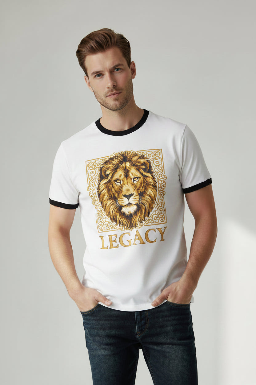 Tricou la baza gatului