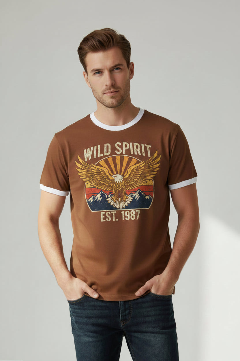 Tricou la baza gatului